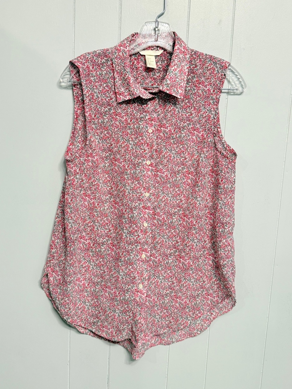 #18)  H&M Sleeveless Button-Down Floral Top in Pink